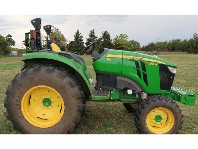 2018 John Deere 4052M MFWD tractor - 2